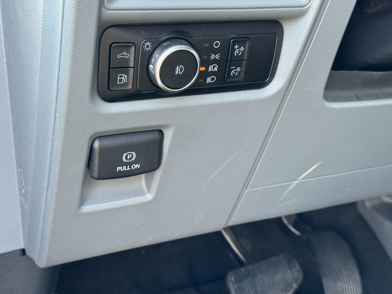 Ford F-150 Vehicle Full-screen Gallery Image 18