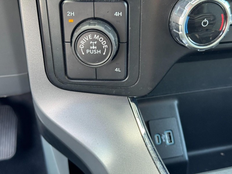 Ford F-150 Vehicle Full-screen Gallery Image 23