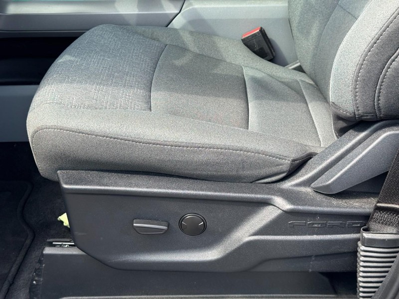 Ford F-150 Vehicle Full-screen Gallery Image 25