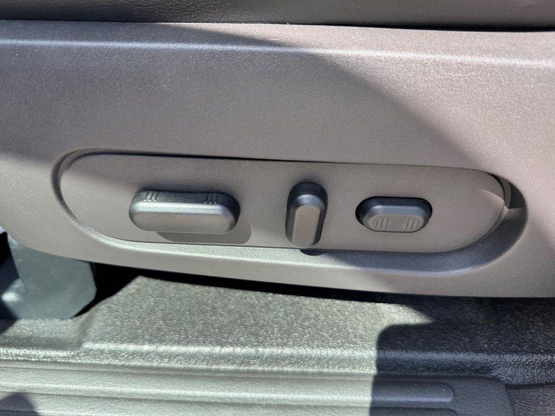 Ford Explorer Sport Trac Vehicle Full-screen Gallery Image 16