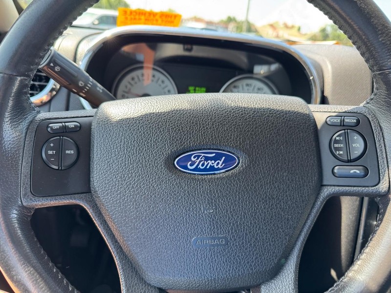 Ford Explorer Sport Trac Vehicle Full-screen Gallery Image 18