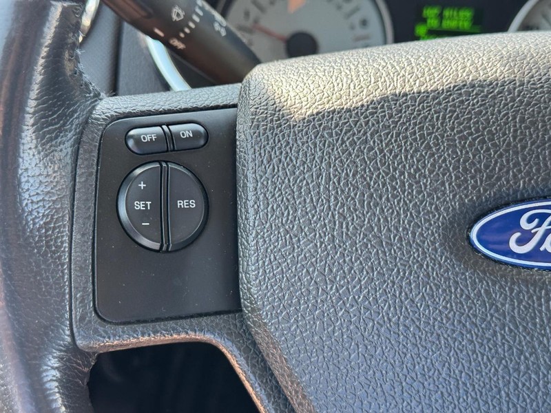 Ford Explorer Sport Trac Vehicle Full-screen Gallery Image 19