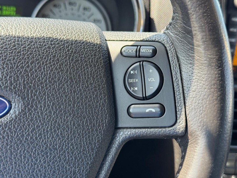 Ford Explorer Sport Trac Vehicle Full-screen Gallery Image 20