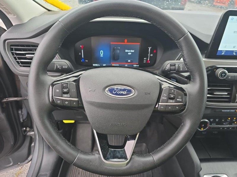 Ford Escape Vehicle Full-screen Gallery Image 05