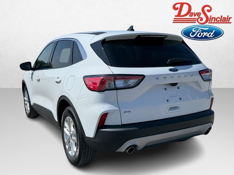 Ford Escape Vehicle Full-screen Gallery Image 09