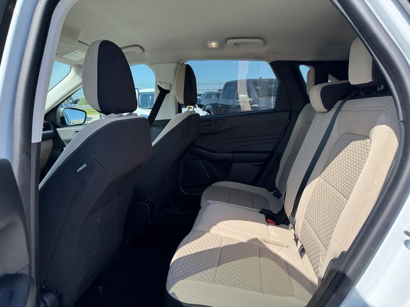 Ford Escape Vehicle Full-screen Gallery Image 12