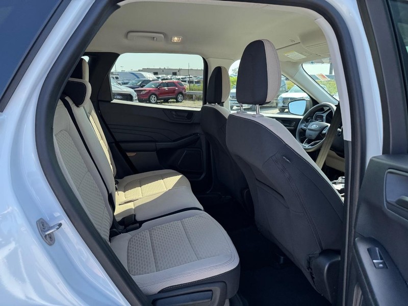 Ford Escape Vehicle Full-screen Gallery Image 13