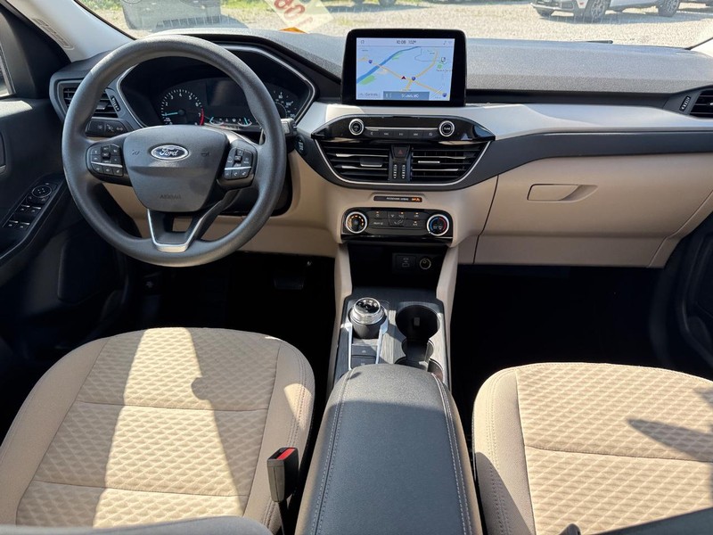 Ford Escape Vehicle Full-screen Gallery Image 15