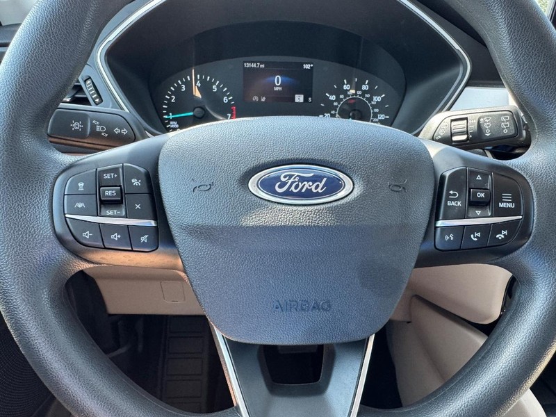 Ford Escape Vehicle Full-screen Gallery Image 19