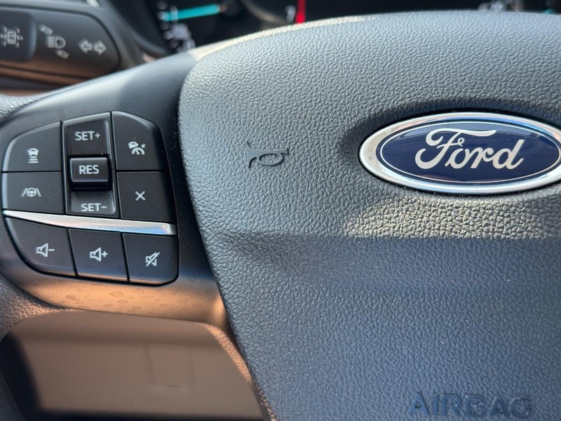 Ford Escape Vehicle Full-screen Gallery Image 20