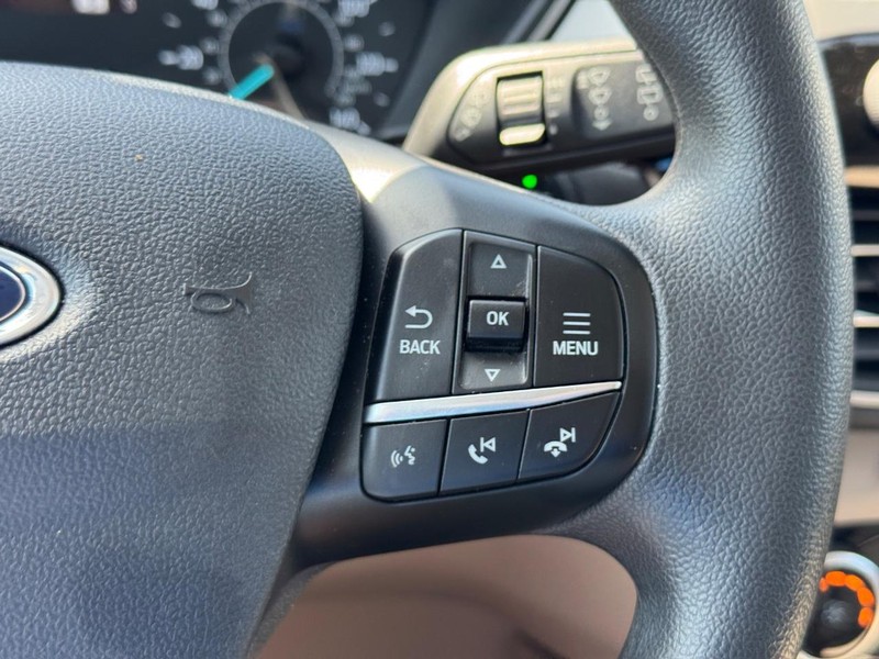 Ford Escape Vehicle Full-screen Gallery Image 21