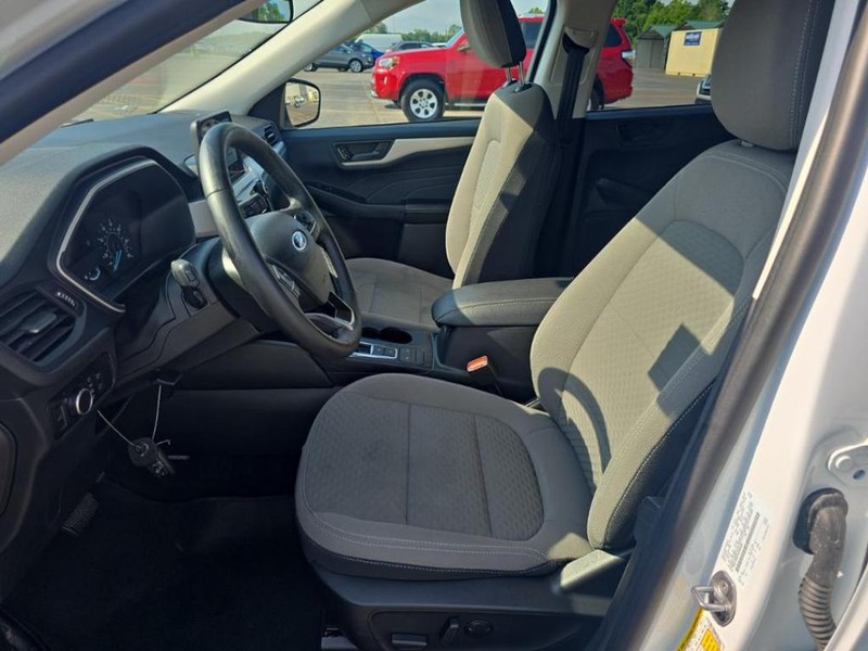 Ford Escape Vehicle Full-screen Gallery Image 04