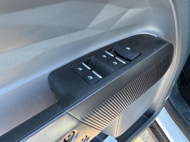 Ford Maverick Vehicle Full-screen Gallery Image 19