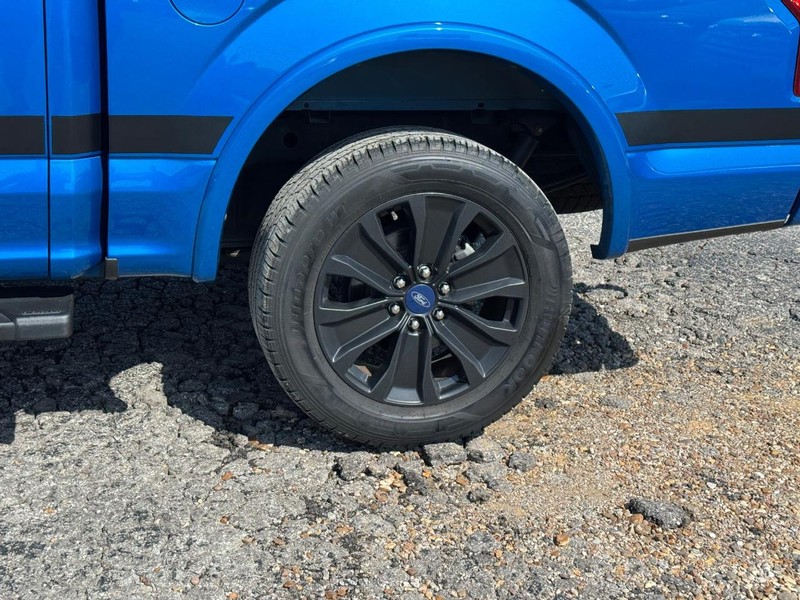 Ford F-150 Vehicle Full-screen Gallery Image 11