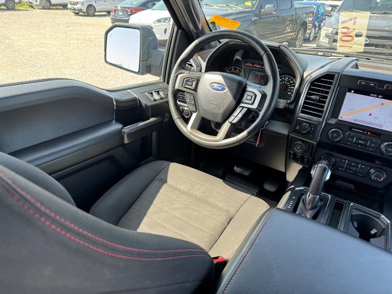 Ford F-150 Vehicle Full-screen Gallery Image 14