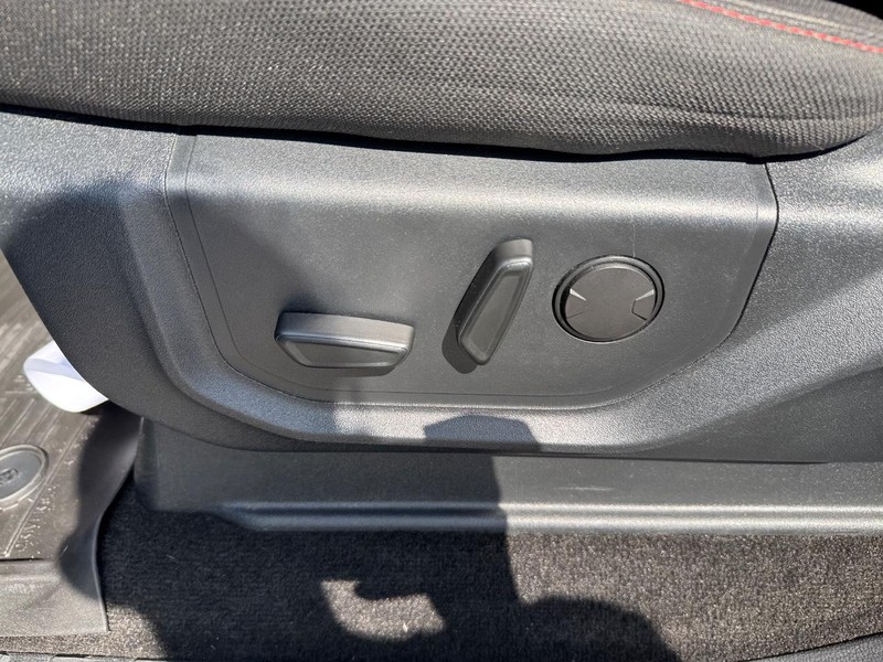 Ford F-150 Vehicle Full-screen Gallery Image 17