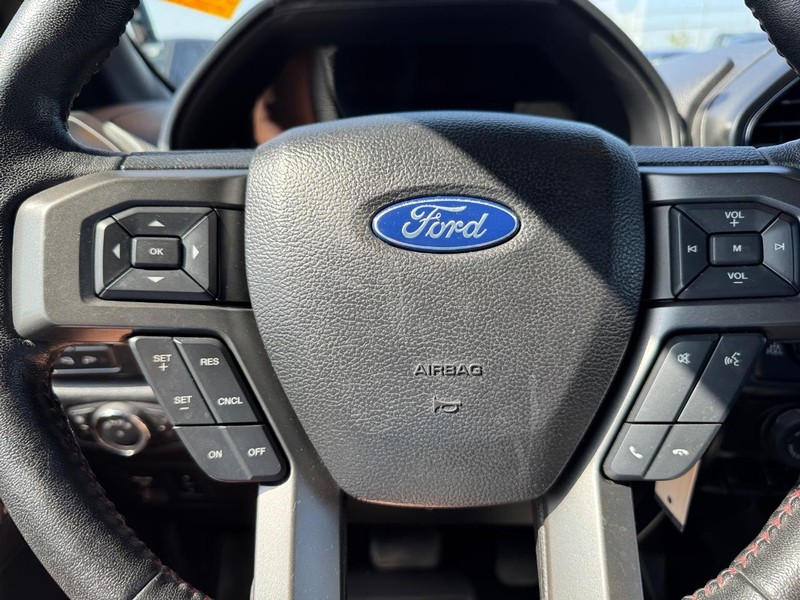Ford F-150 Vehicle Full-screen Gallery Image 19