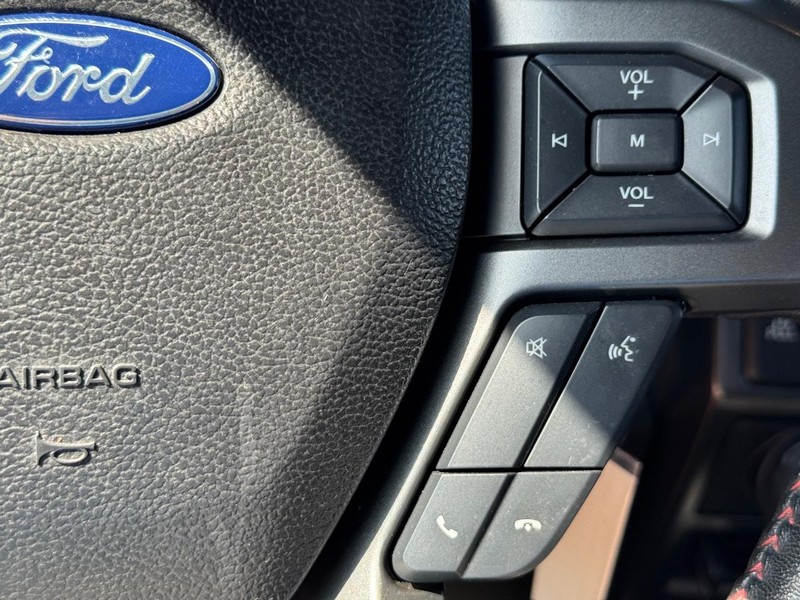 Ford F-150 Vehicle Full-screen Gallery Image 21