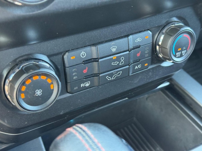Ford F-150 Vehicle Full-screen Gallery Image 23