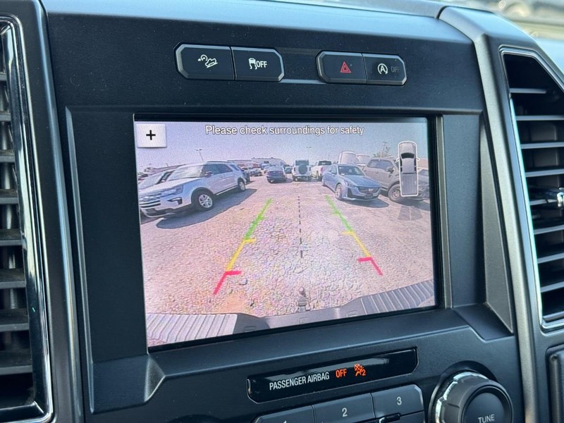 Ford F-150 Vehicle Full-screen Gallery Image 24