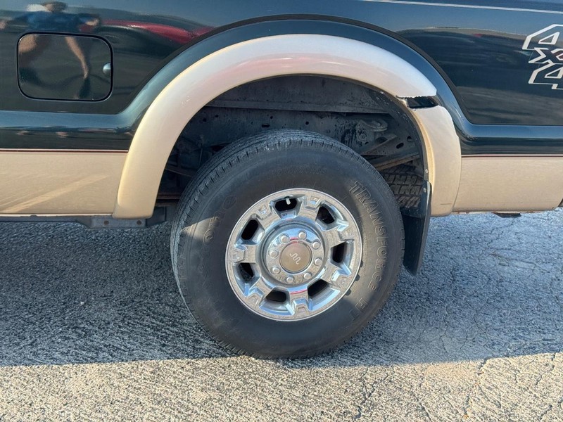Ford Super Duty F-250 SRW Vehicle Full-screen Gallery Image 11