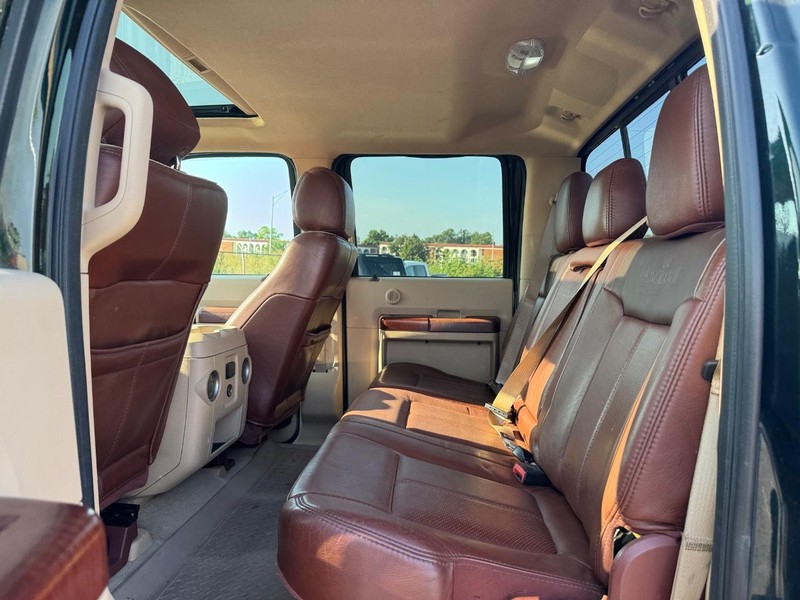Ford Super Duty F-250 SRW Vehicle Full-screen Gallery Image 12