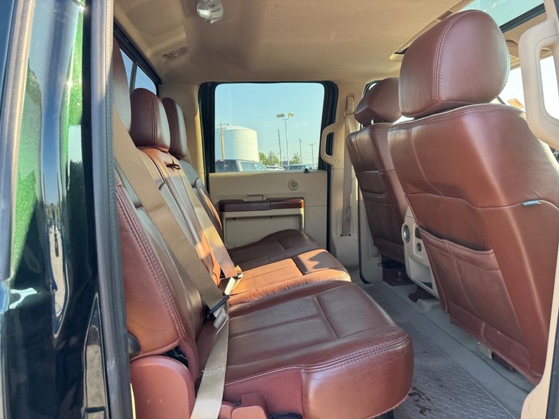 Ford Super Duty F-250 SRW Vehicle Full-screen Gallery Image 13