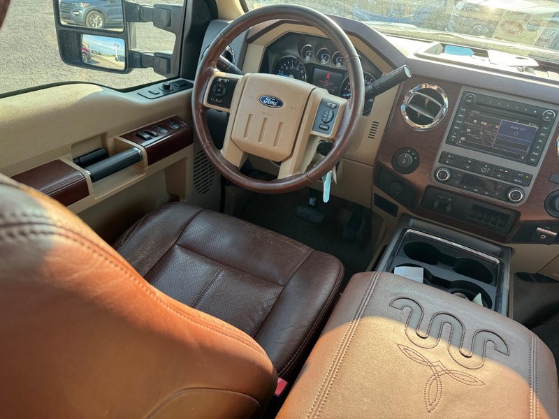 Ford Super Duty F-250 SRW Vehicle Full-screen Gallery Image 14