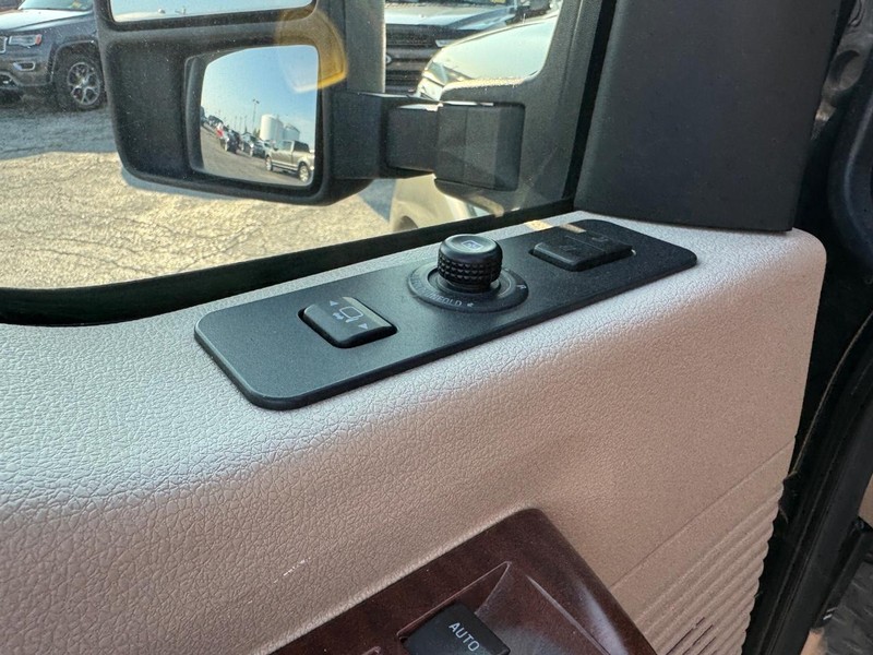 Ford Super Duty F-250 SRW Vehicle Full-screen Gallery Image 20
