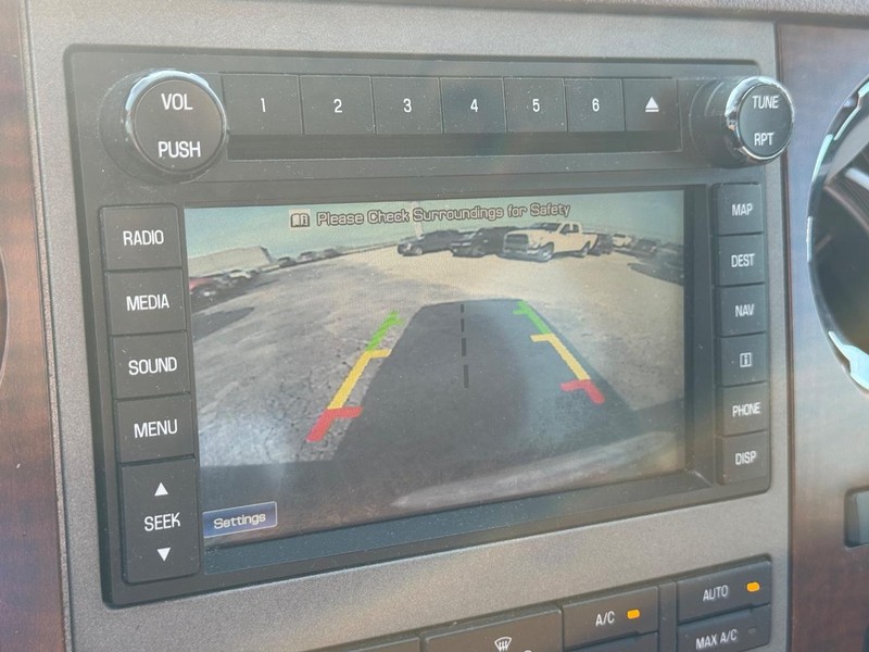 Ford Super Duty F-250 SRW Vehicle Full-screen Gallery Image 26