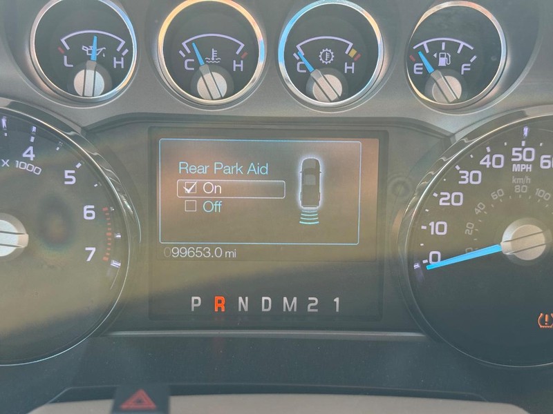 Ford Super Duty F-250 SRW Vehicle Full-screen Gallery Image 27