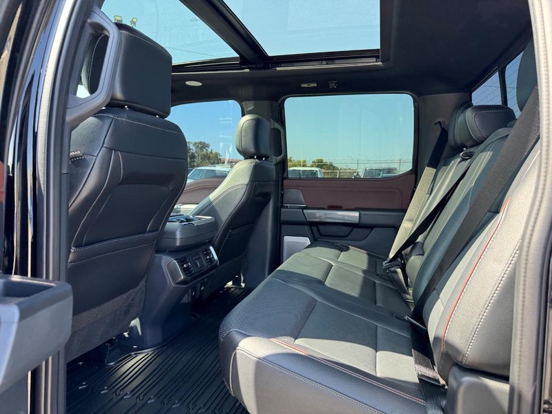 Ford F-150 Vehicle Full-screen Gallery Image 12