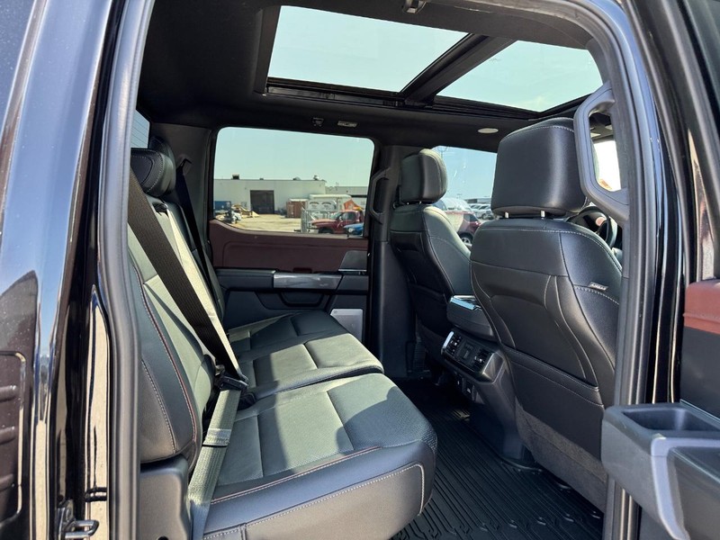 Ford F-150 Vehicle Full-screen Gallery Image 14