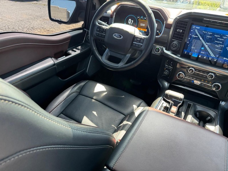 Ford F-150 Vehicle Full-screen Gallery Image 15