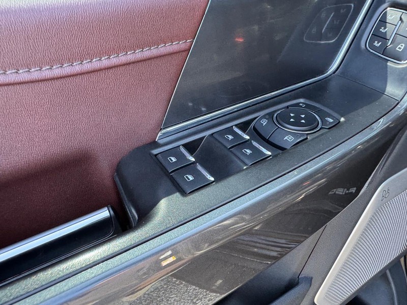 Ford F-150 Vehicle Full-screen Gallery Image 19