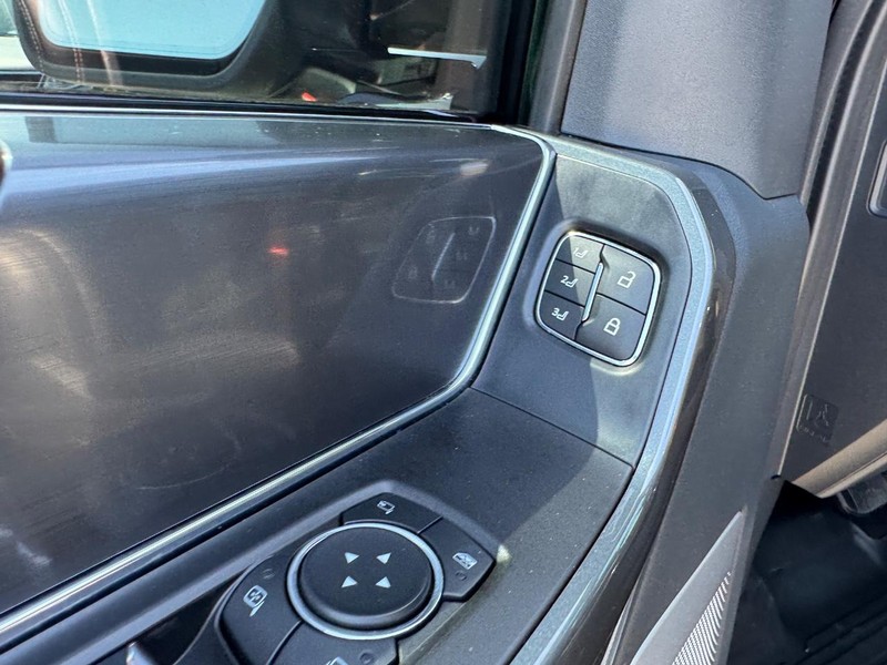 Ford F-150 Vehicle Full-screen Gallery Image 20