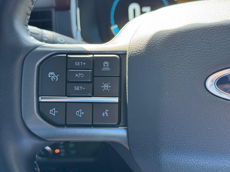 Ford F-150 Vehicle Full-screen Gallery Image 22