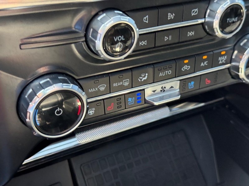Ford F-150 Vehicle Full-screen Gallery Image 25