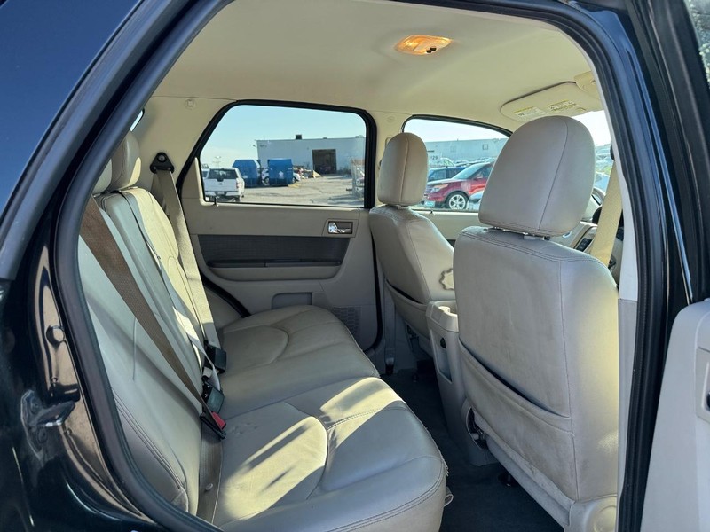 Mercury Mariner Vehicle Full-screen Gallery Image 13