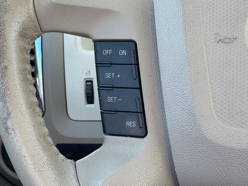 Mercury Mariner Vehicle Full-screen Gallery Image 20