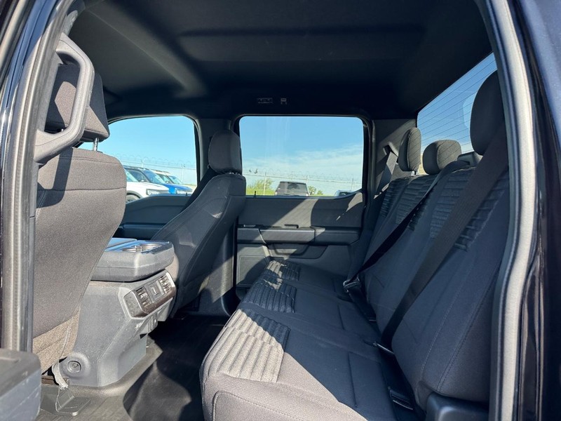 Ford F-150 Vehicle Full-screen Gallery Image 12