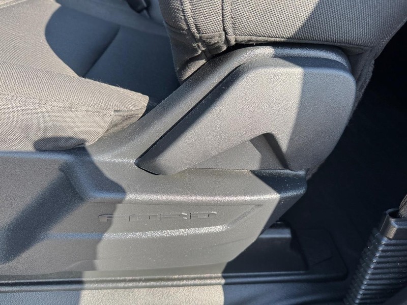 Ford F-150 Vehicle Full-screen Gallery Image 18