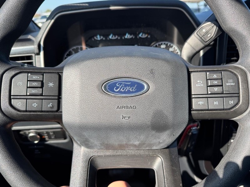 Ford F-150 Vehicle Full-screen Gallery Image 19
