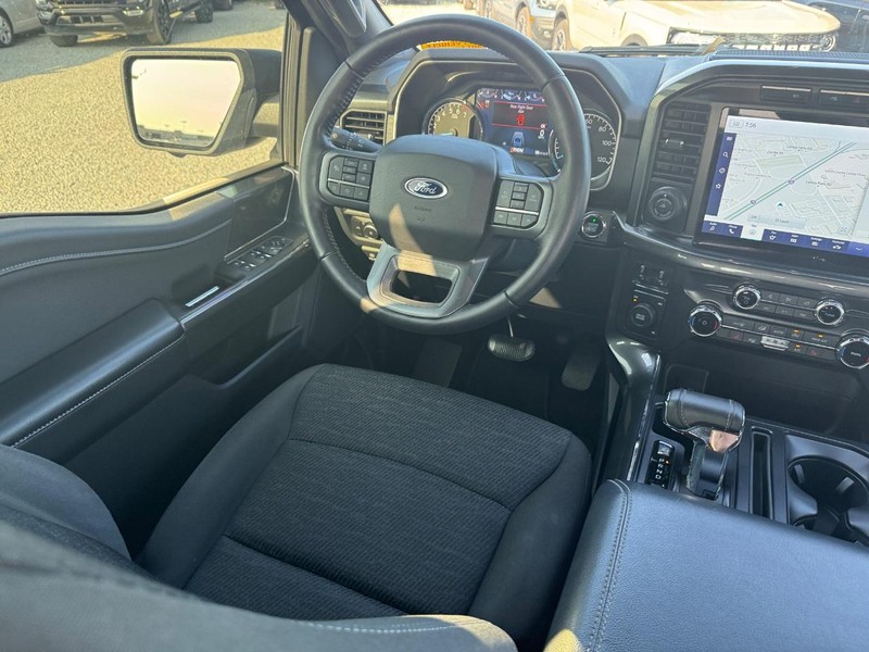 Ford F-150 Vehicle Full-screen Gallery Image 14