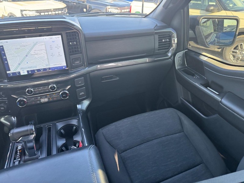 Ford F-150 Vehicle Full-screen Gallery Image 16