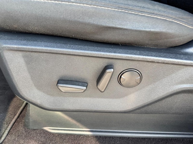 Ford F-150 Vehicle Full-screen Gallery Image 17
