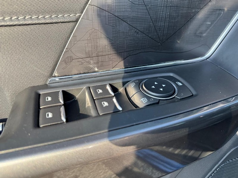 Ford F-150 Vehicle Full-screen Gallery Image 18