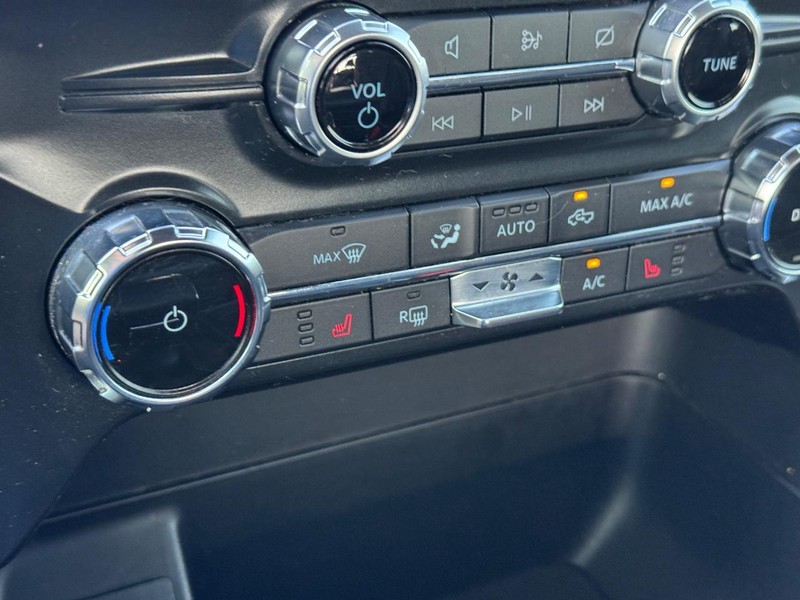 Ford F-150 Vehicle Full-screen Gallery Image 23