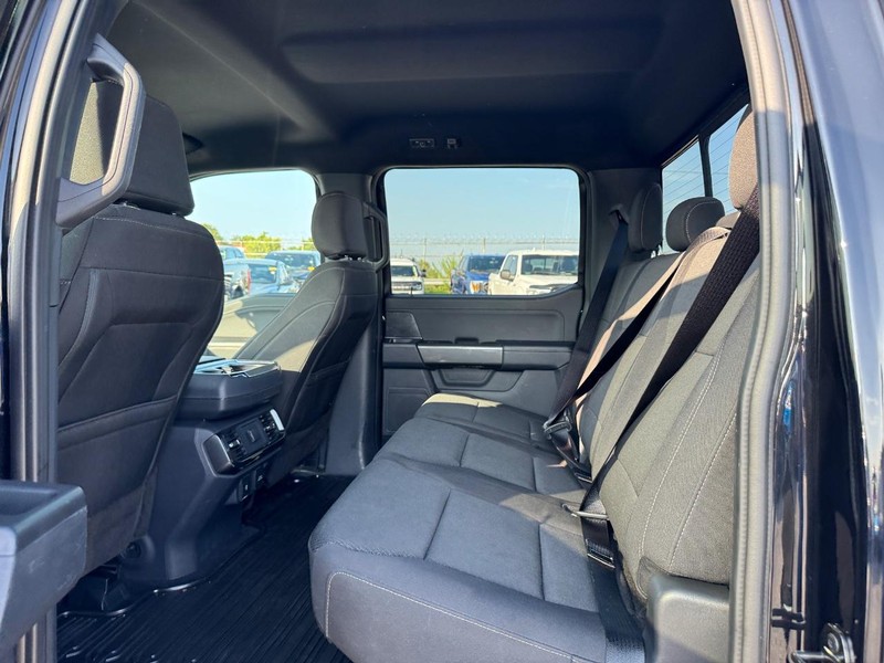 Ford F-150 Vehicle Full-screen Gallery Image 12