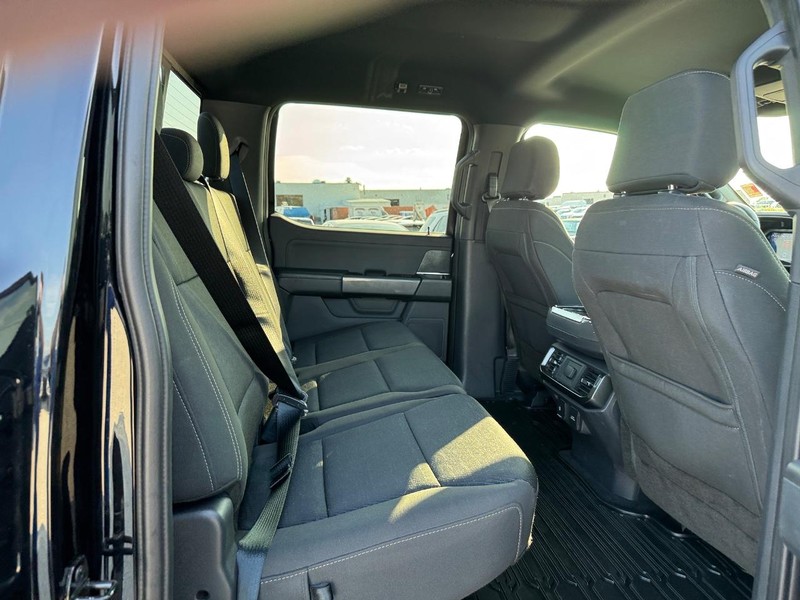 Ford F-150 Vehicle Full-screen Gallery Image 13